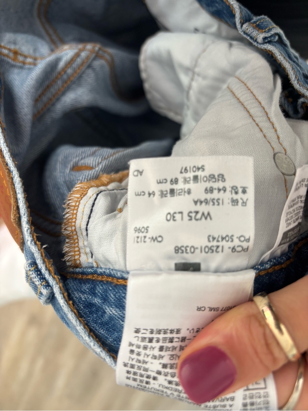 Levi’s 501 Distressed Women's Jeans - Picture 4 of 5